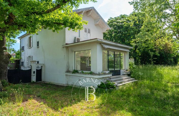 Sainte-Foy-lès-Lyon – Propriété bourgeoise rénovée avec terrain constructible de 6 093 m² — photo 2