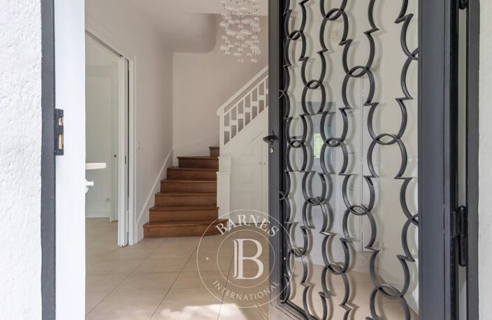 Sainte-Foy-lès-Lyon – Propriété bourgeoise rénovée avec terrain constructible de 6 093 m² — photo 3