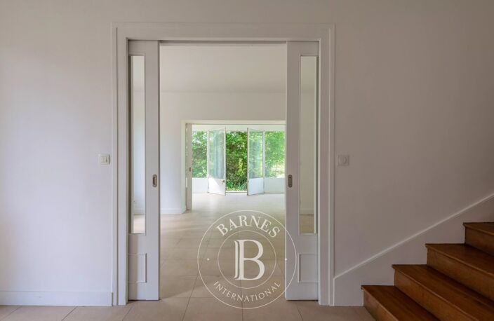 Sainte-Foy-lès-Lyon – Propriété bourgeoise rénovée avec terrain constructible de 6 093 m² — photo 4