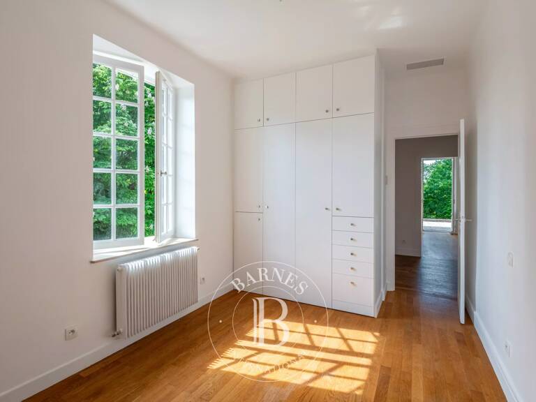 Sainte-Foy-lès-Lyon – Propriété bourgeoise rénovée avec terrain constructible de 6 093 m² — photo 1