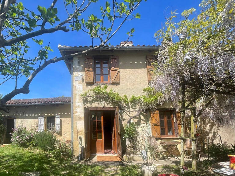 petite maison style ancienne, 3 dépendances en bon état — photo 1