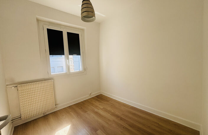 BOURGES Juranville- maison 2 chambres et un bureau -stationn — photo 4