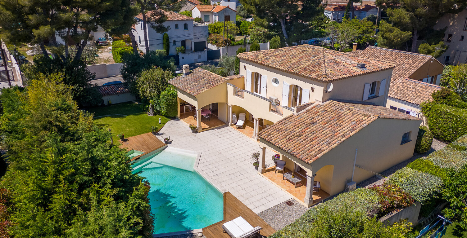 SUPERBE VILLA EN TRADITIONNEL A VENDRE A CARRY LE ROUET T6 P — photo 1
