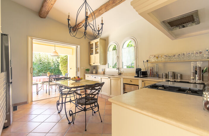 SUPERBE VILLA EN TRADITIONNEL A VENDRE A CARRY LE ROUET T6 P — photo 3