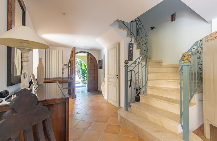 SUPERBE VILLA EN TRADITIONNEL A VENDRE A CARRY LE ROUET T6 P — photo 4