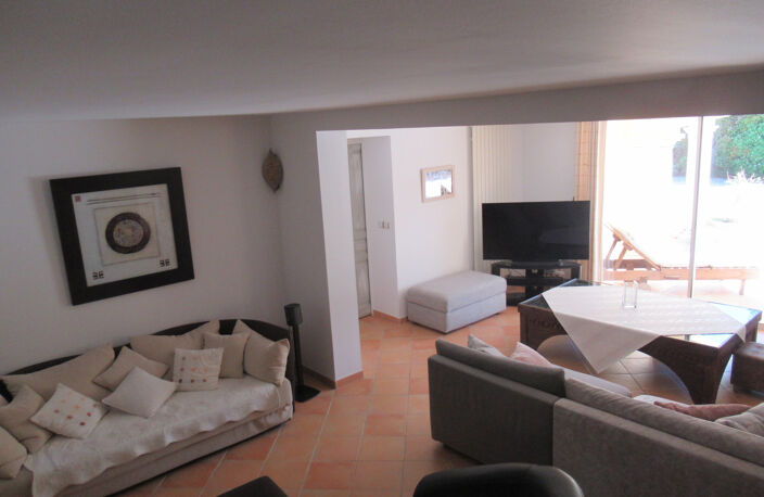 SUPERBE VILLA EN TRADITIONNEL A VENDRE A CARRY LE ROUET T6 P — photo 5