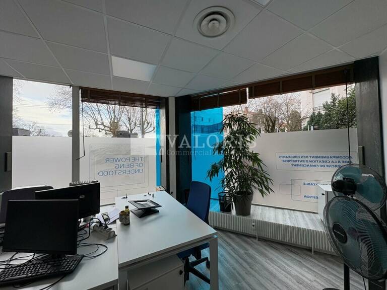 BUREAUX à LOUER — photo 1
