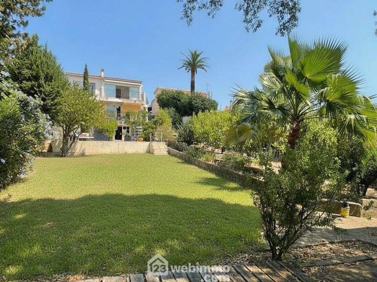 Villas - 182m² - Saint-Aygulf, France — photo 1