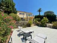 Villas - 182m² - Saint-Aygulf, France — photo 2