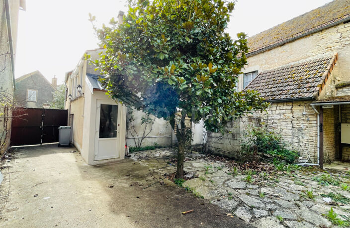 Charme et potentiel : Maison de village proche de Noyers-sur-Serein — photo 2