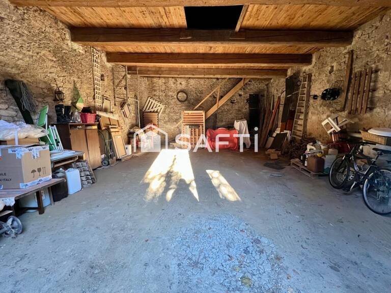 Parking de 148 m² sur deux niveaux, beau potentiel — photo 1