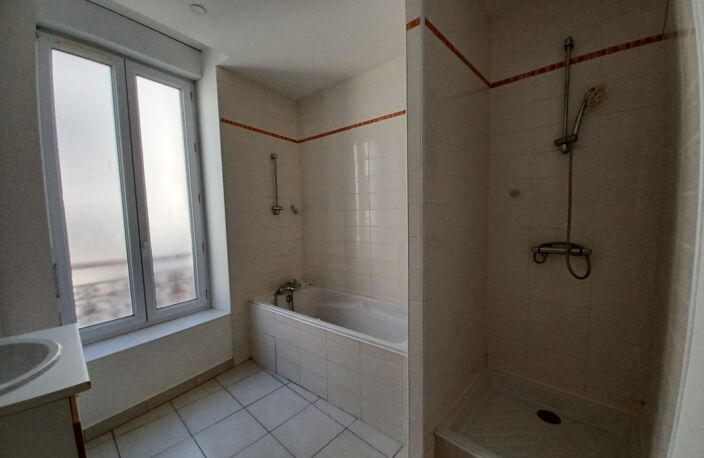 AGEN - APPARTEMENT - 108.27 m2 - 4 PIECES — photo 4