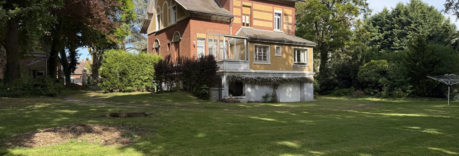 Maison 9 Pièces 227 m² à vendre à Cambrai (59400)