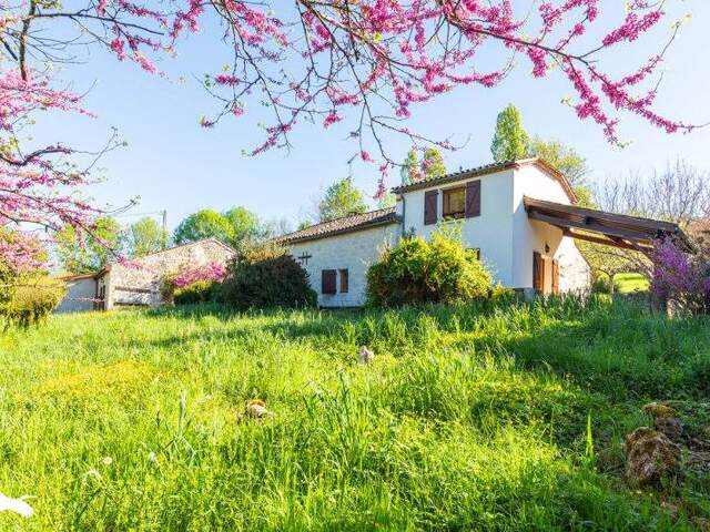Maison en pierre de 5 pièces principales — photo du bien