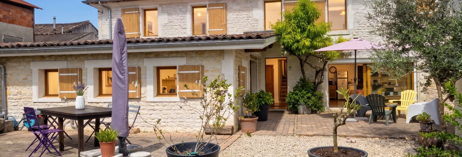 Maison 9 Pièces 246 m² à vendre à Triac-Lautrait (16200)