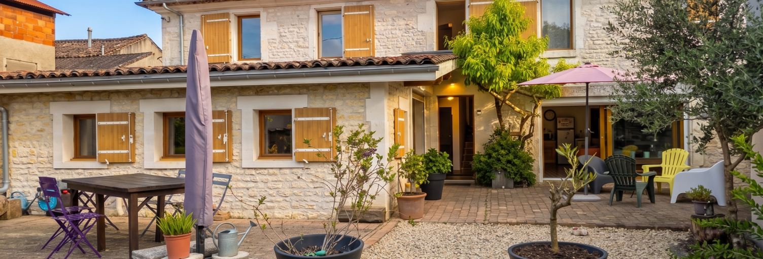 Maison 9 Pièces 246 m² à vendre à Triac-Lautrait (16200)