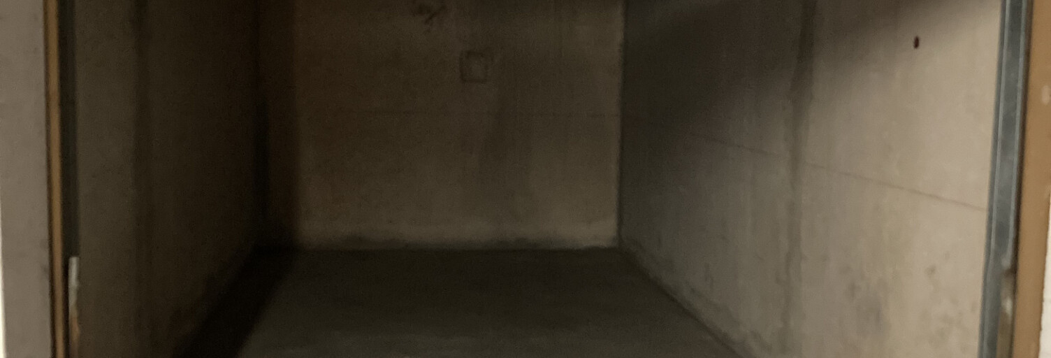 Garage   m² à louer à Hyères (83400)