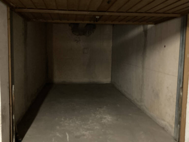 À Hyères, garage à louer 120 € par mois — photo 1