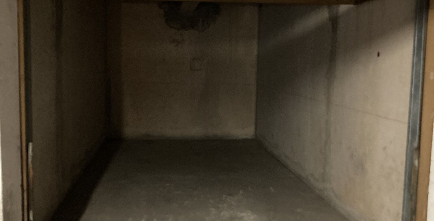 À Hyères, garage à louer 120 € par mois — photo 1