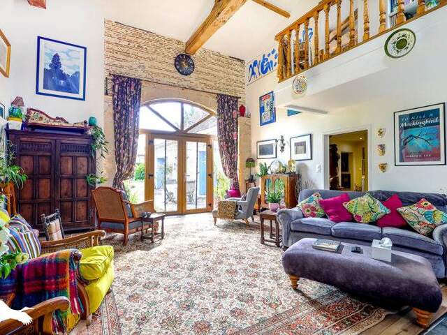Maison en pierre de 6 pièces principales — photo du bien