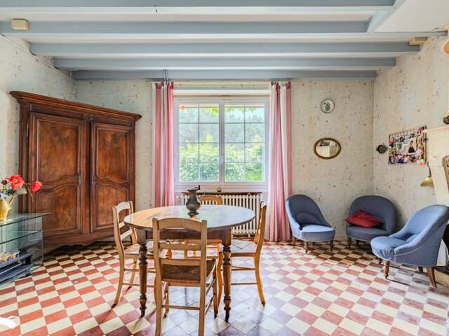 Maison en pierre de 7 pièces principales — photo du bien