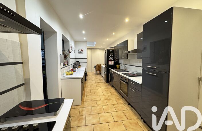 Vente Maison/villa 9 pièces — photo 2