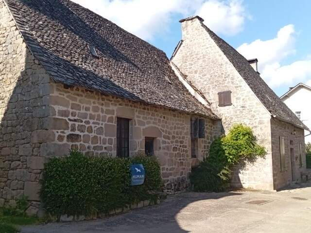 Maison en pierre de 4 pièces principales — photo du bien