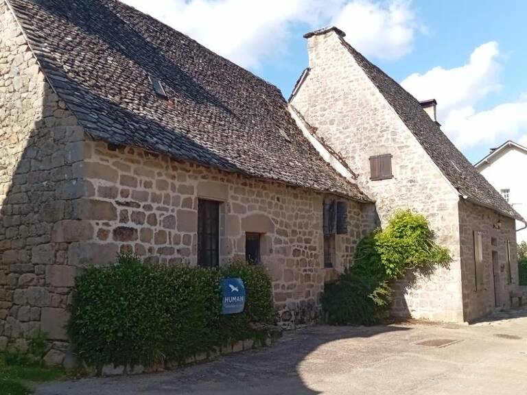 Maison en pierre de 4 pièces principales — photo 1