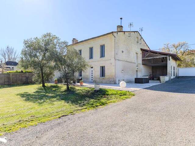 Maison en pierre de 8 pièces principales — photo du bien