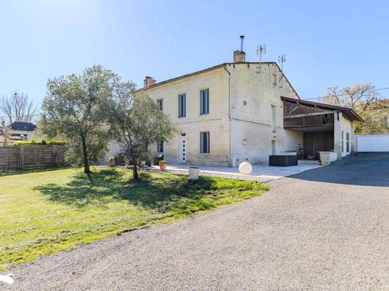Maison en pierre de 8 pièces principales — photo 1