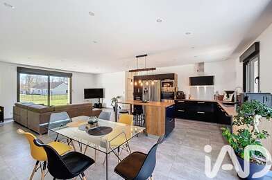 Maison 5 pièces 365700 €