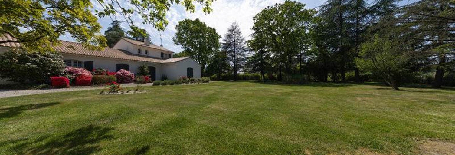 Maison 10 Pièces 285 m² à vendre à Aubigny-Les Clouzeaux (85430)
