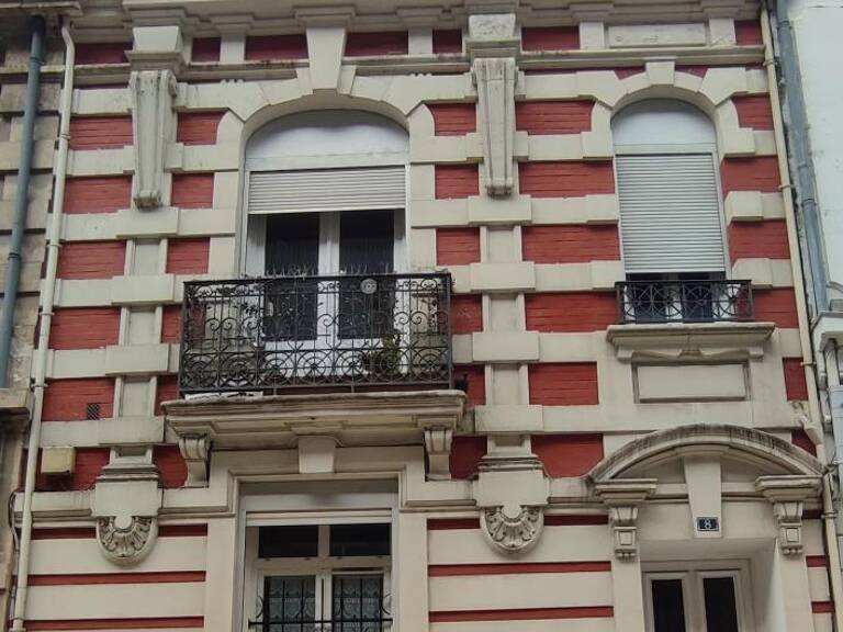 Hyper centre Le Mans Immeuble de rapport ou maison à rafraichir — photo 1