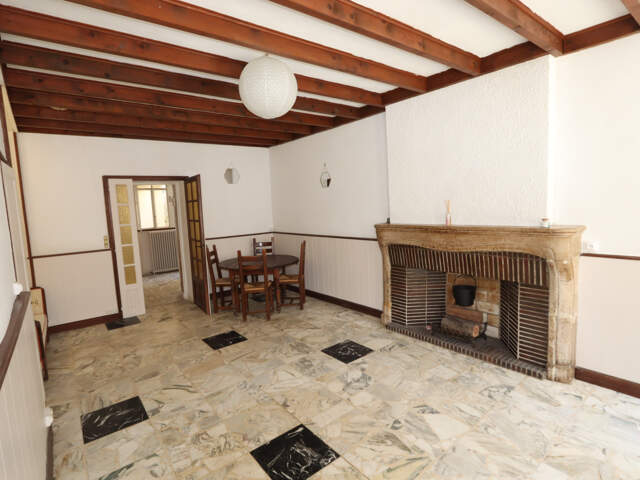 Maison individuelle spacieuse avec cour dans le centre de La — photo du bien