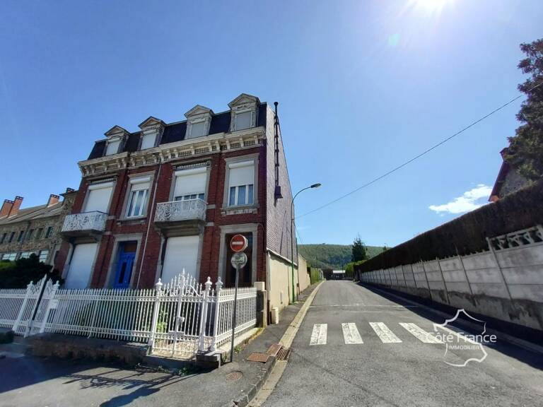 Fumay 08. Maison de caractère de 161,33 m2, quatre chambres — photo 1