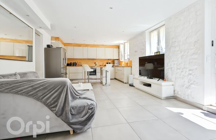 APPARTEMENT 4 PIÈCES - COUR PRIVATIVE - STATIONNEMENT — photo 4