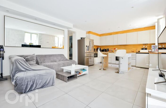 APPARTEMENT 4 PIÈCES - COUR PRIVATIVE - STATIONNEMENT — photo 5