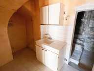 IMMEUBLE DE 87 M² HABITABLES A RENOVER - — photo 3