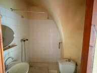 IMMEUBLE DE 87 M² HABITABLES A RENOVER - — photo 4