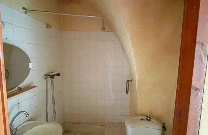 IMMEUBLE DE 87 M² HABITABLES A RENOVER - — photo 4
