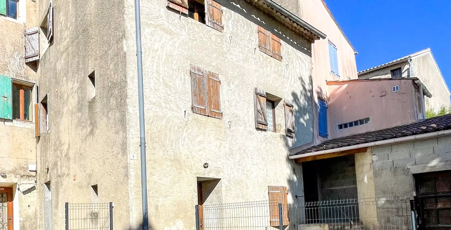 IMMEUBLE DE 124 m² HABITABLES A RENOVER - — photo 1