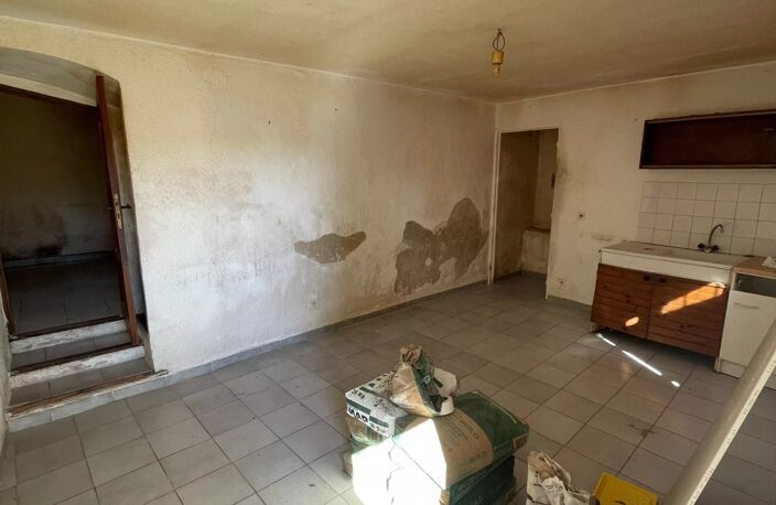 IMMEUBLE DE 124 m² HABITABLES A RENOVER - — photo 4