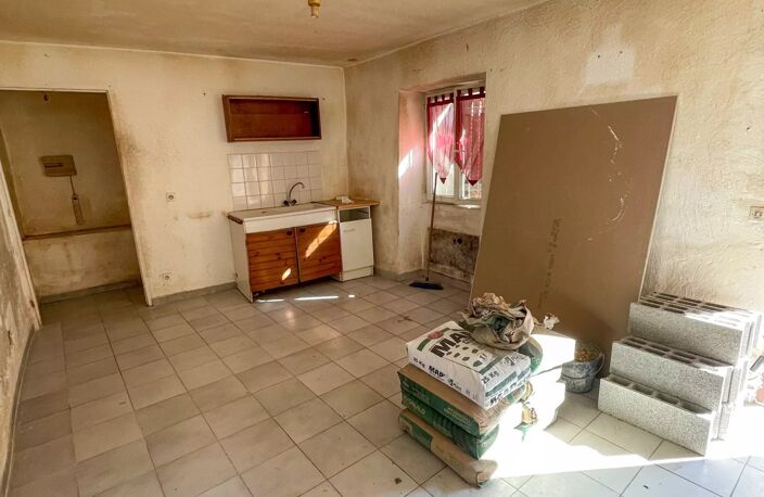 IMMEUBLE DE 124 m² HABITABLES A RENOVER - — photo 5