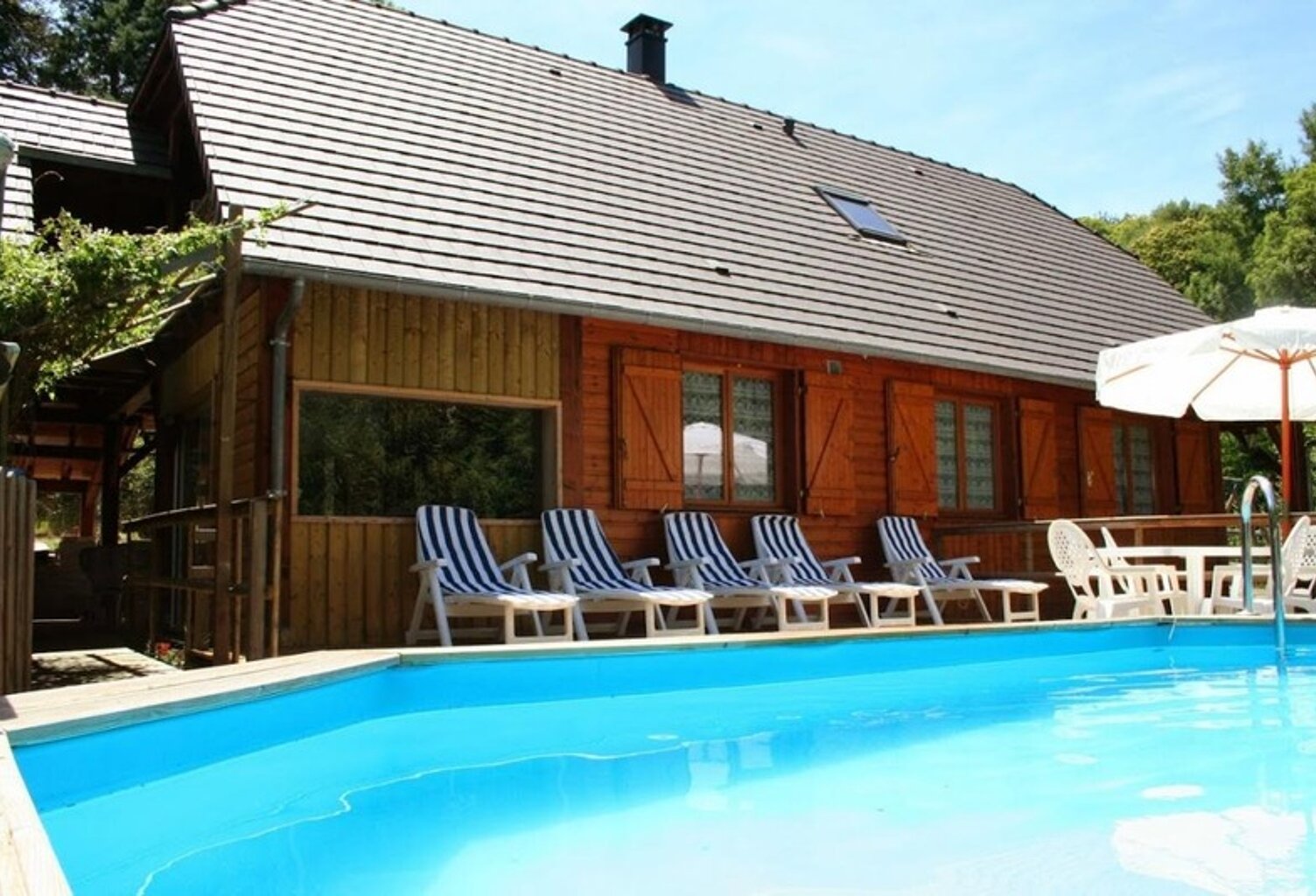Belle maison en bois et son gîte, situation idéale ! — photo 1