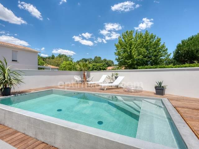 Maison familiale avec piscine à débordement – Cadre privilégié aux portes de Bordeaux (33) — photo du bien