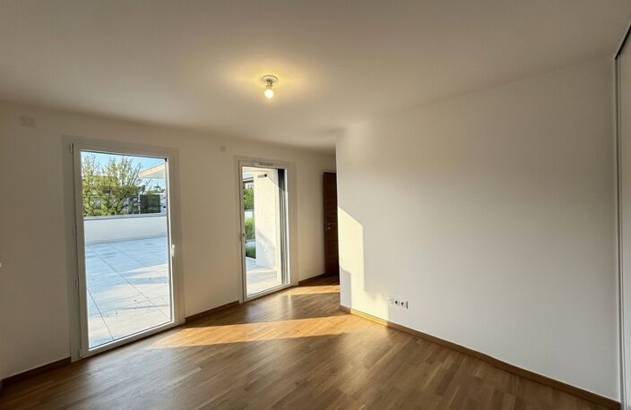 À vendre – Appartement T4 en attique de 100,20 m² avec vaste terrasse de 125,90 m² à La Roche-sur-Foron (74) — photo 3
