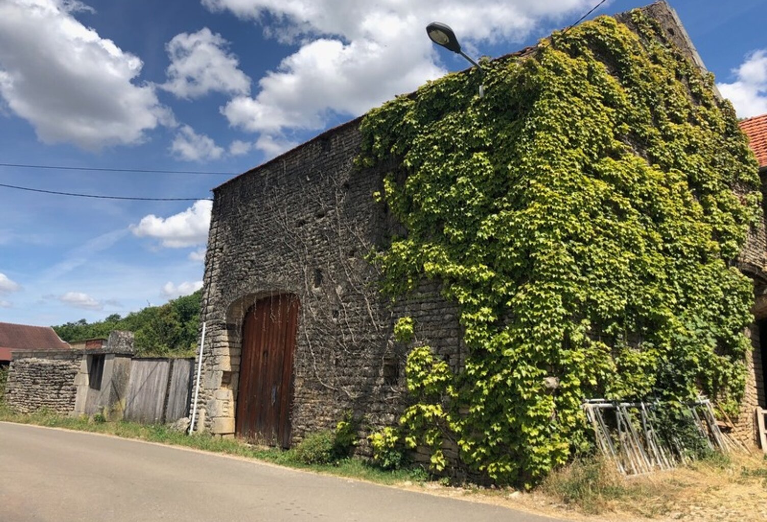Grange avec cour et jardin proche MONTBARD (21500) — photo 1