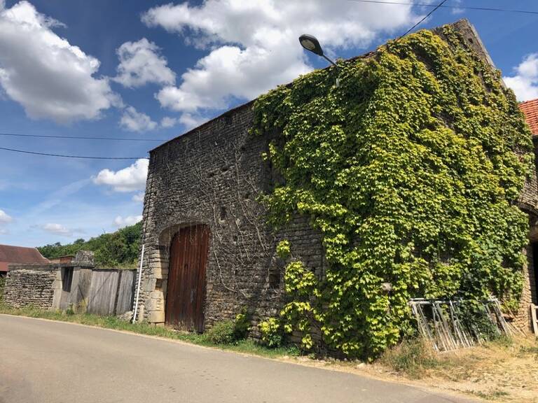 Grange avec cour et jardin proche MONTBARD (21500) — photo 1