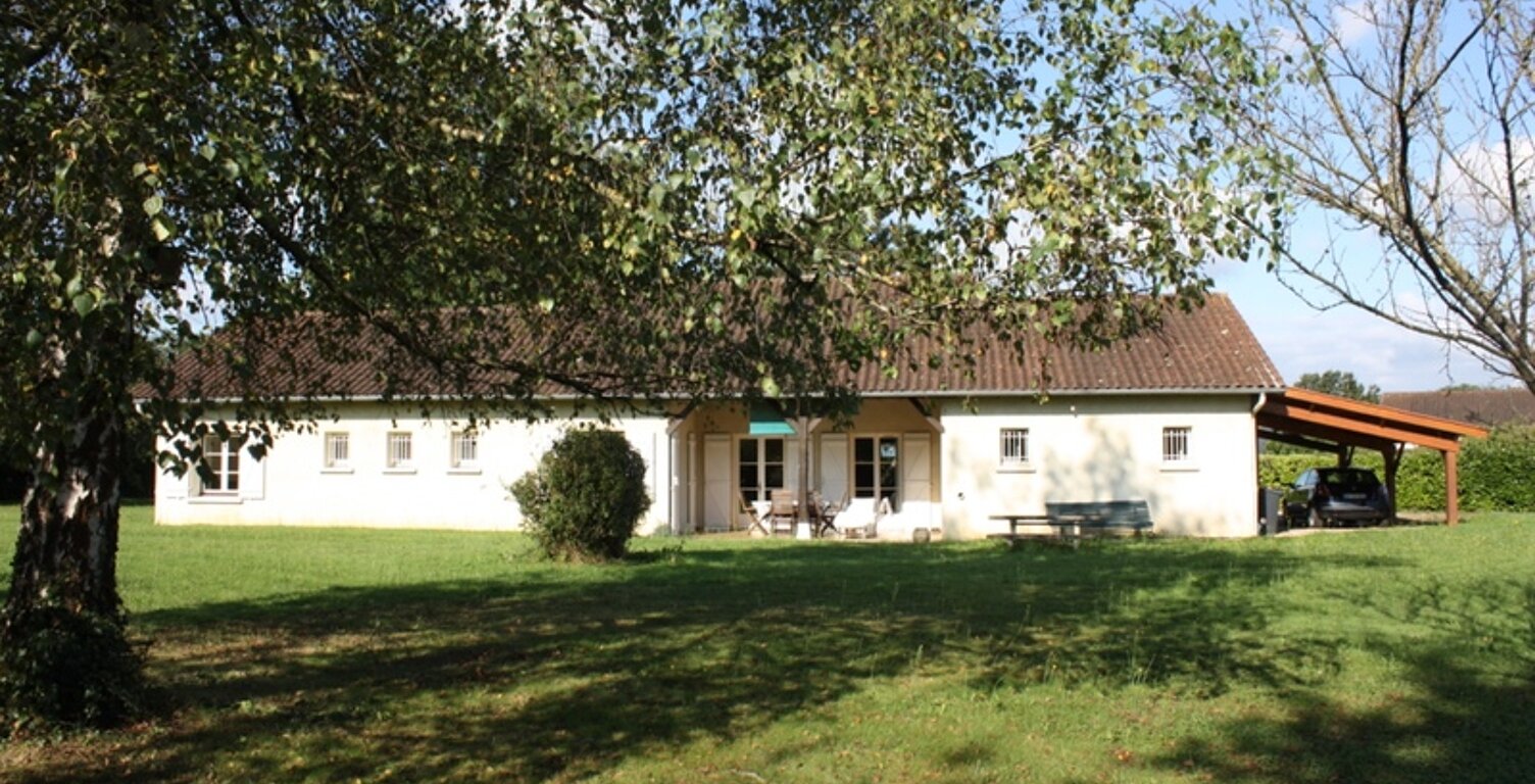 Maison à vendre 7 pièces proche de CUISERY (71) Maison au calme 200m2 - 5 chambres sur 3064m2 de terrain clos à 238 000 € — photo 1