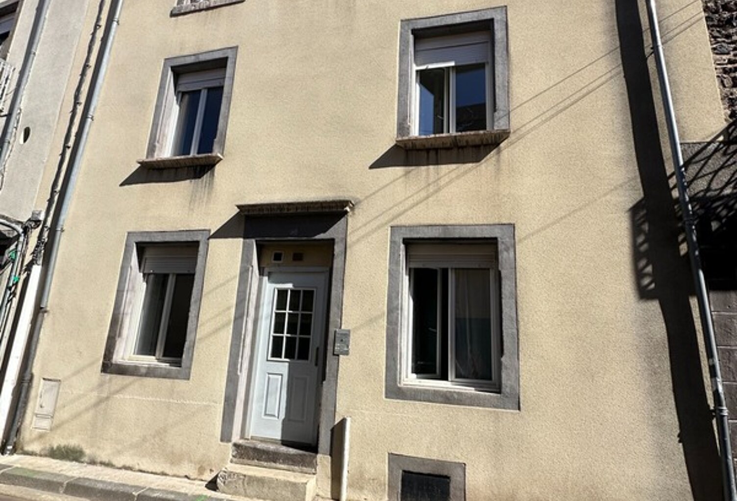 Immeuble à vendre BEAUMONT (63) 5 appartements — photo 1